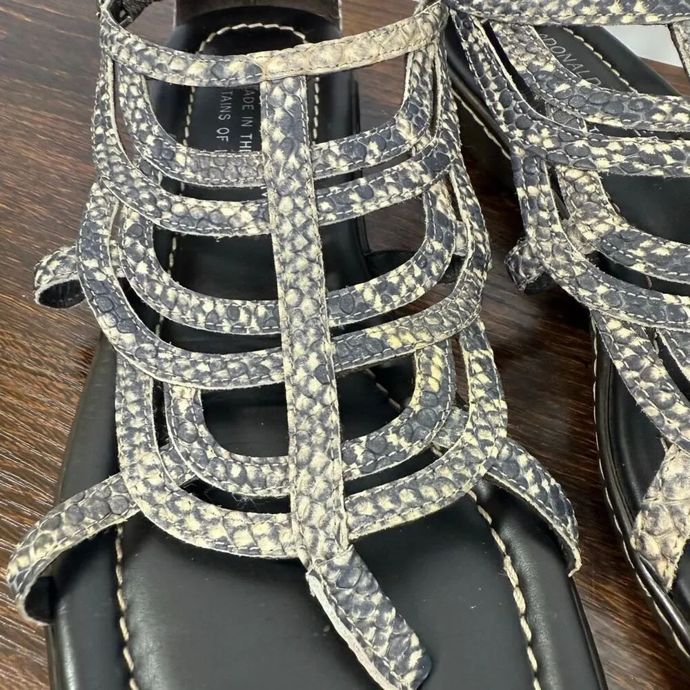 Donald J Pliner Womens snake print sandal size 6